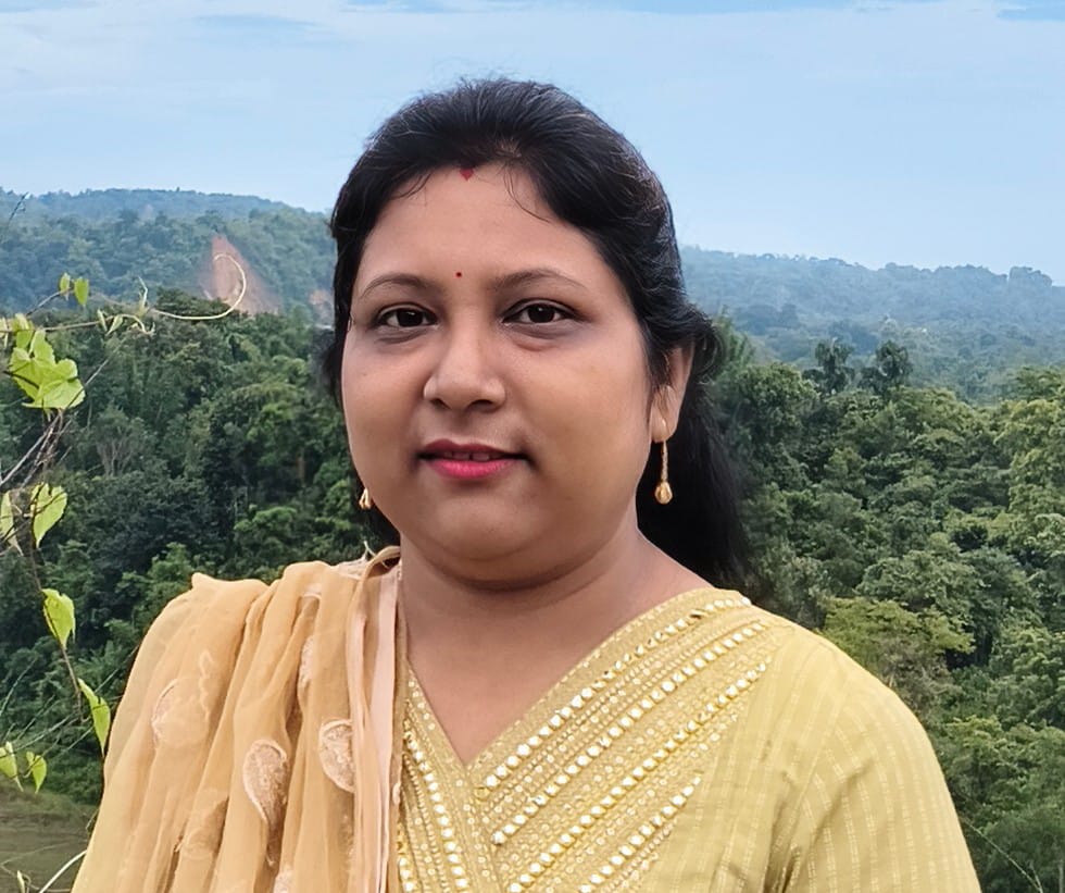 Payel Choudhury Education- M.com